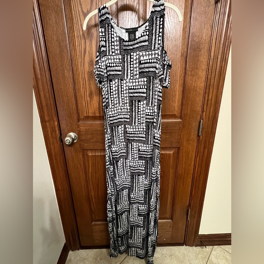 Long casual summer dress.   Perfect condition.  Size medium